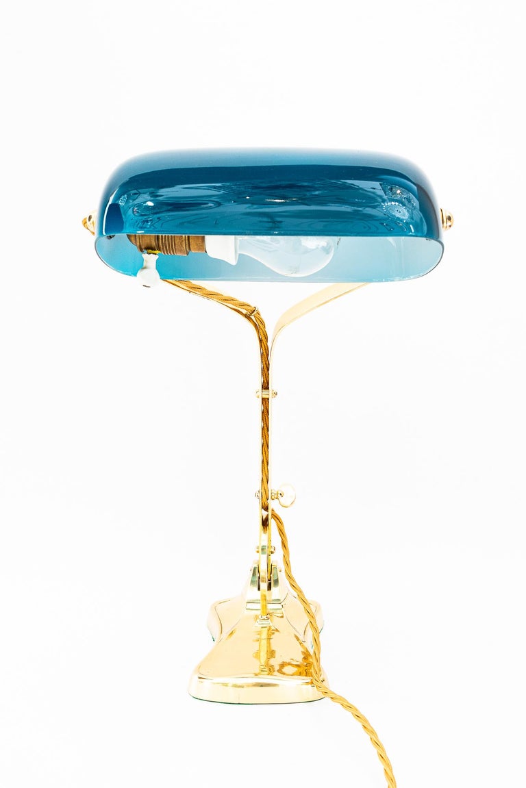 Swiveling Art Deco banker table lamp with glass shade around 1920s